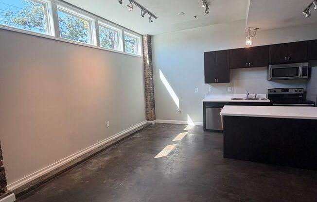 1 bed, 1 bath, 800 sqft, $1,100, Unit B