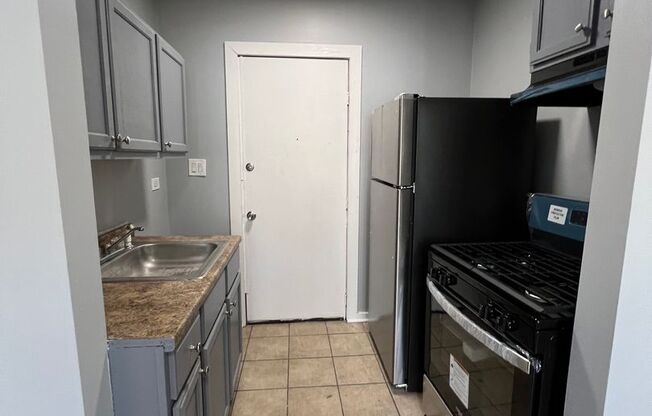 2 beds, 1 bath, 600 sqft, $1,350