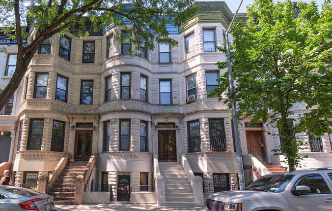 116 W 118 ST