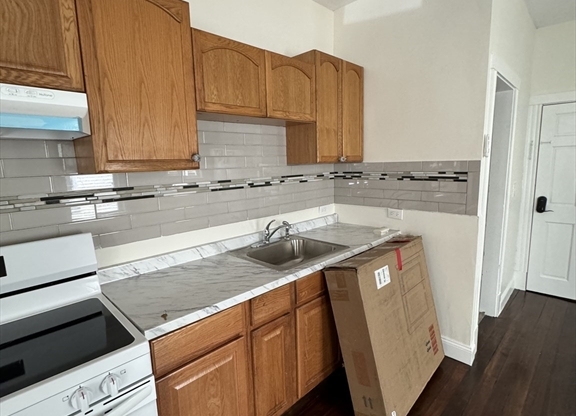 3 beds, 1 bath, 1,100 sqft, $3,000, Unit 1