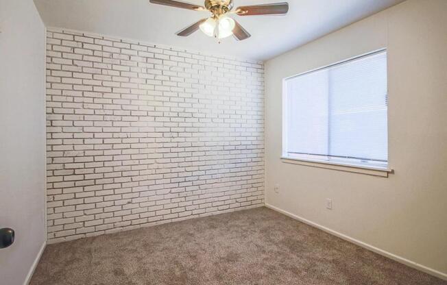 2 beds, 1 bath, $650
