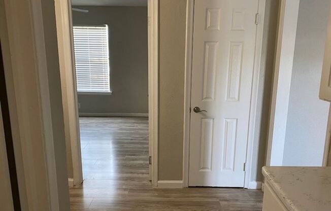 2 beds, 1 bath, 800 sqft, $1,450, Unit 1729-105
