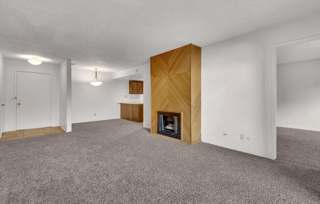Truckee Riverfront Condo: 2BR, 2BA, Fireplace, Balcony!