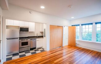 Studio, 1 bath, 270 sqft, $855, Unit Unit 13