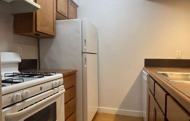 1 bed, 1 bath, 700 sqft, $1,054, Unit ELP2200-103