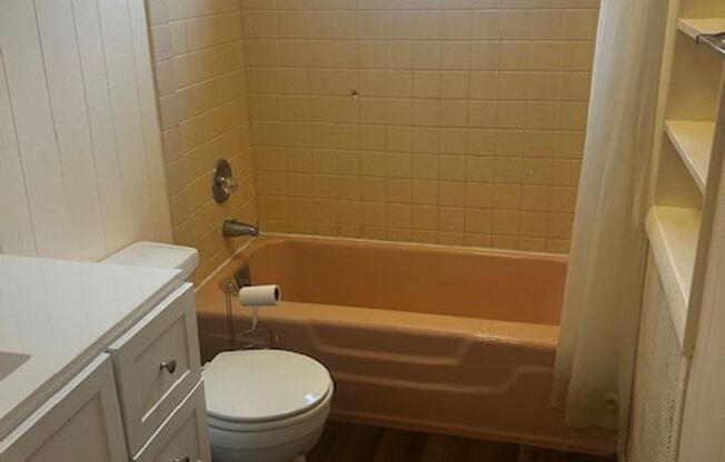 Studio, 1 bath, $650, Unit Benner - 1408 St.  James Place