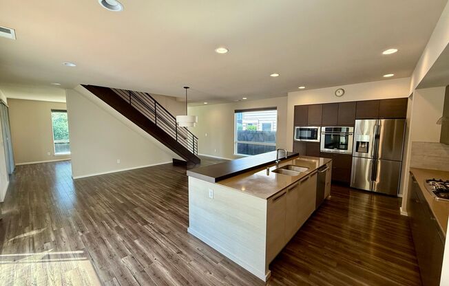 Stylish 4-Bed, 4-Bath Luxury Home