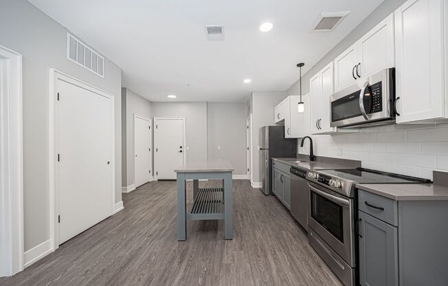 1 bed, 1 bath, 700 sqft, $1,195, Unit 410