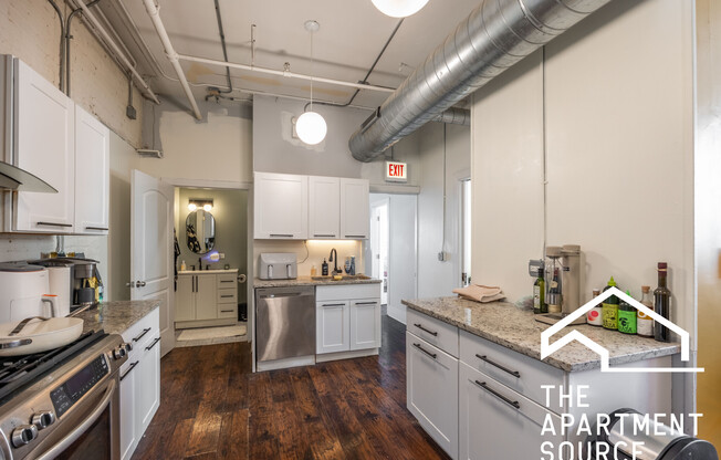 3953 W SHAKESPEARE