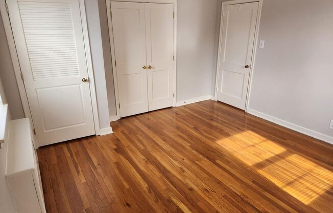 2 beds, 1 bath, 897 sqft, $2,385, Unit A-24