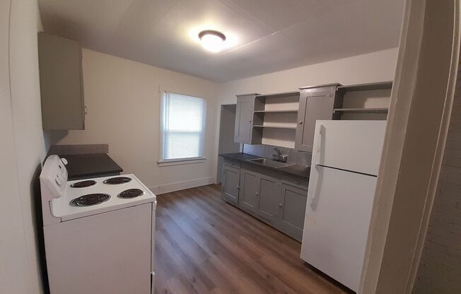 2 beds, 1 bath, $1,195