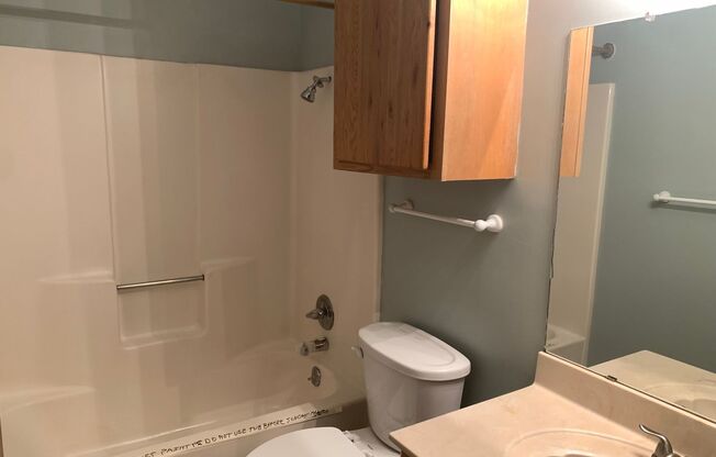 2 beds, 1 bath, $1,365