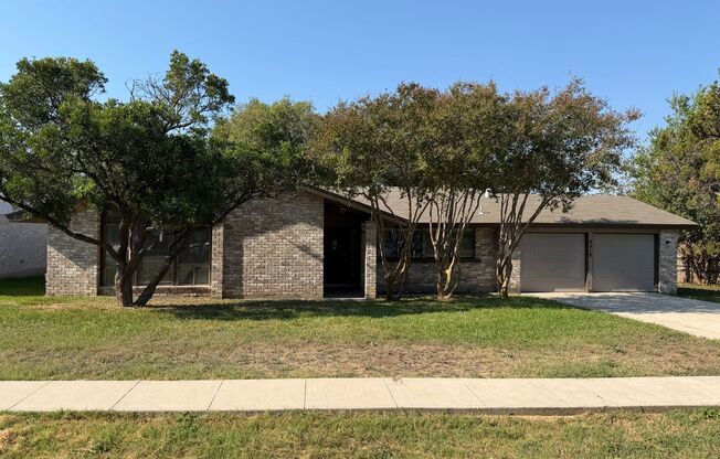 WELCOME HOME TO NORTHERN HILLS GOLF COMMUNITY! THIS ONE-STORY 3 BEDROOM HOME FEATURES CATHEDRAL CEILINGS & FIREPLACE IN LIVING*NEISD SCHOOLS