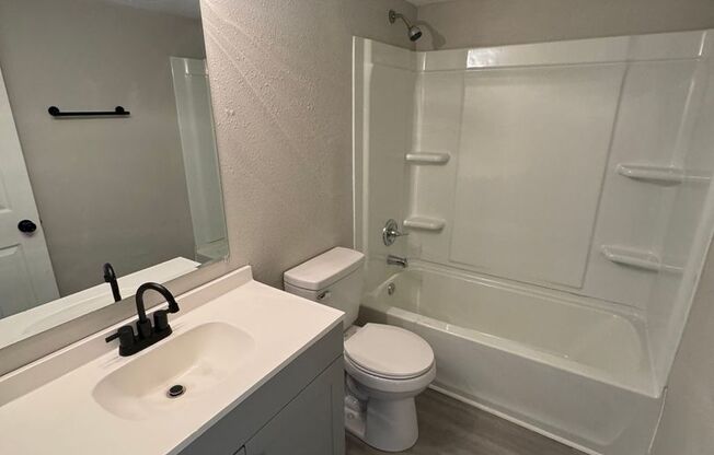 2 beds, 1 bath, $825, Unit #6