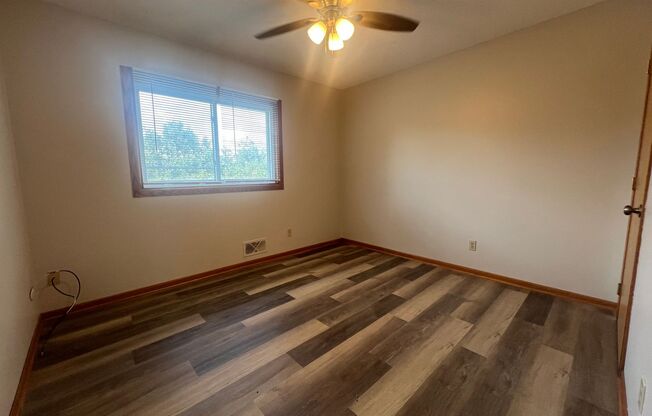 3 beds, 1 bath, 1,200 sqft, $1,250