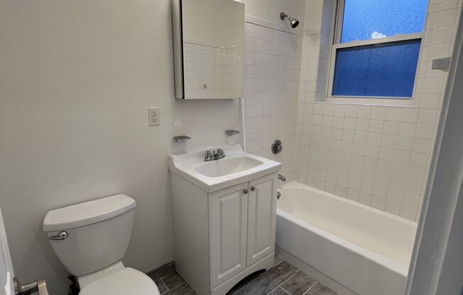 2 beds, 1 bath, $3,350, Unit 301
