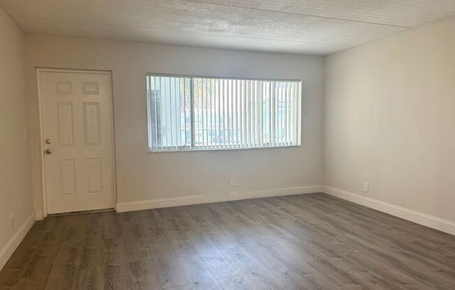 1 bed, 1 bath, 700 sqft, $1,650, Unit 2711 - 206