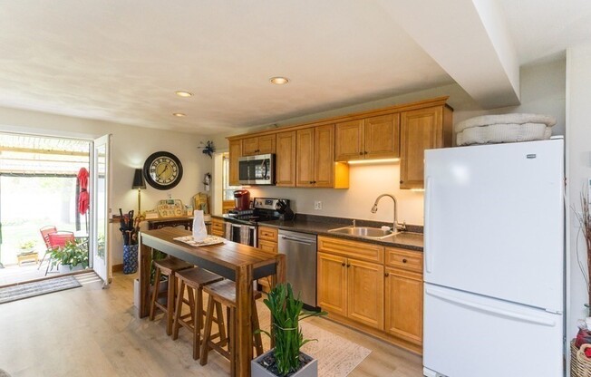 9 CLINTON RD