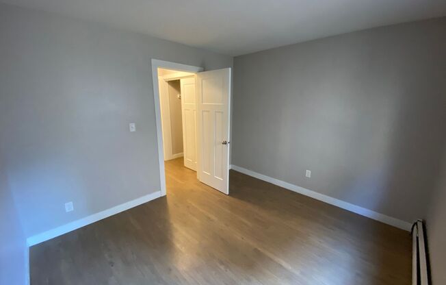 1 bed, 1 bath, $895, Unit 111