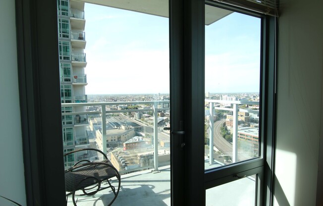 651 W KINZIE