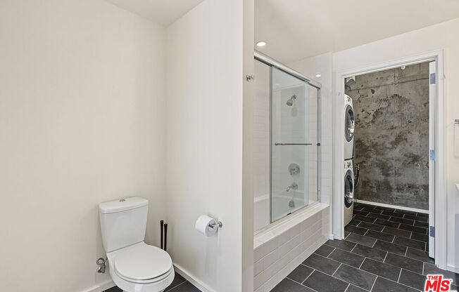1 bed, 1.5 baths, 1,090 sqft, $3,000, Unit 302