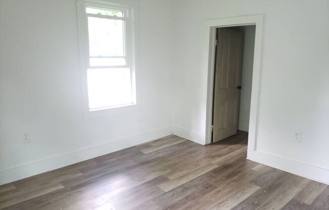 2 beds, 1 bath, 800 sqft, $895