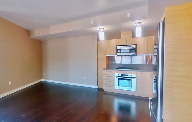 1 bed, 1 bath, $2,495, Unit UNIT 1300
