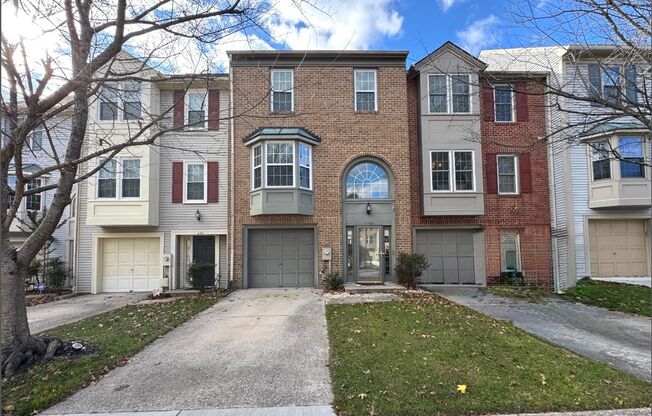 Updated 3 BR/2.5 BA Townhome in Dorsey Hall!