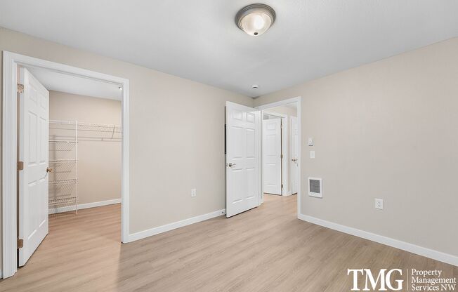 1 bed, 1 bath, 735 sqft, $1,565, Unit C36