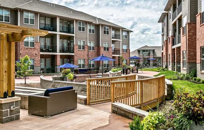 Courtyard at The Apartments at Lux 96 in Papillion, NE