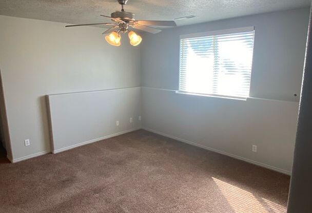 3 beds, 1 bath, $1,095, Unit # 2