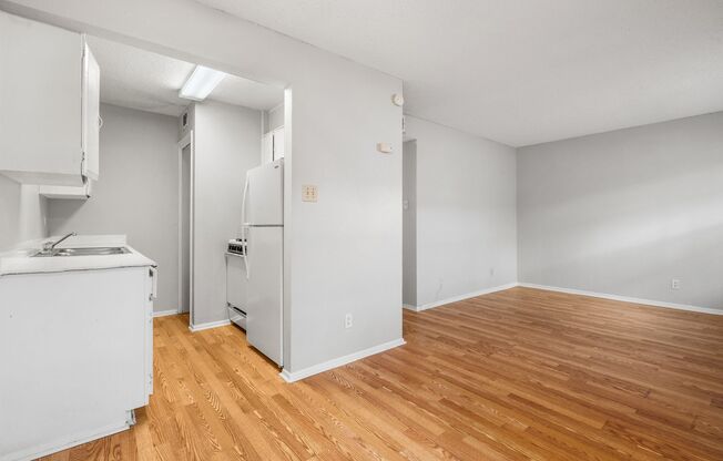 2 beds, 1 bath, 750 sqft, $1,095, Unit K714 - 307 - 206