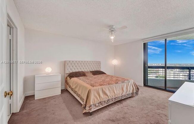 2 beds, 2 baths, $3,500, Unit # 3302