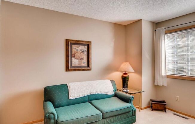 2Bed/1.5Bath with LOFT Townhouse in West Bloomington- Avail Aug 1