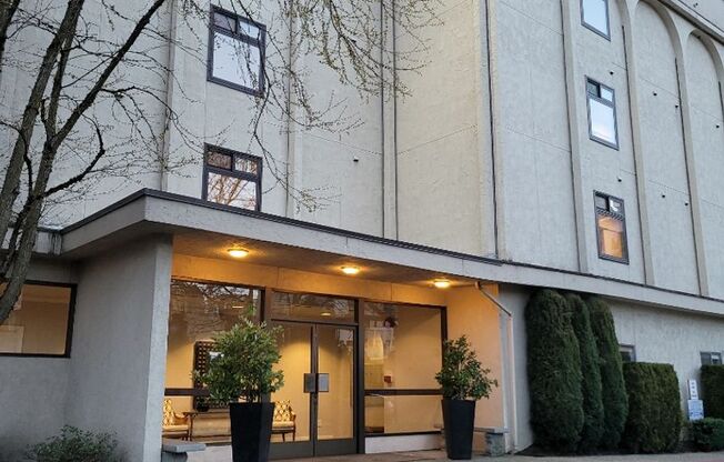 2 Bed 1.5 Bath Condo Downtown Bellevue