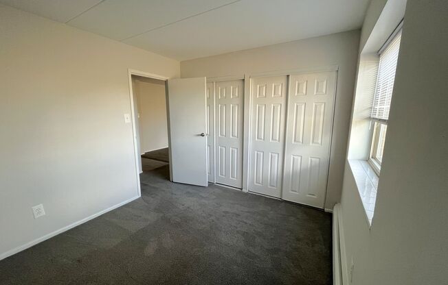 2 beds, 1 bath, 800 sqft, $1,589, Unit B115