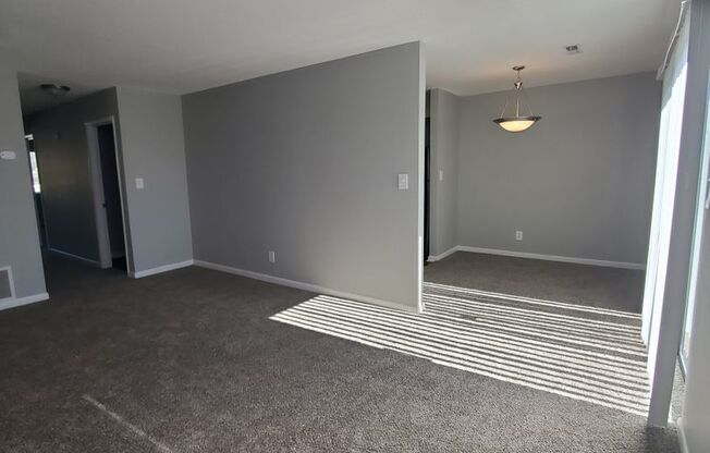 2 beds, 2 baths, 1,100 sqft, $925