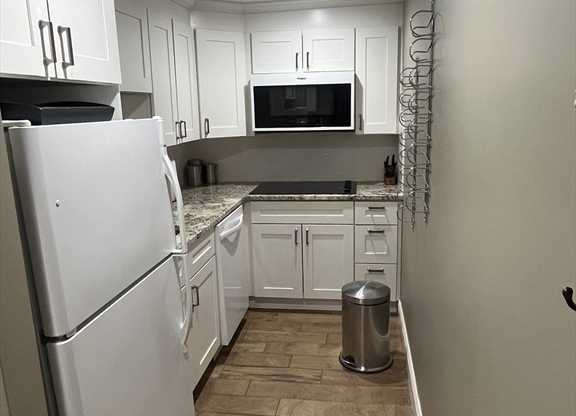 Studio, 1 bath, 356 sqft, $2,300, Unit 5