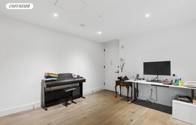 1 bed, 1 bath, 812 sqft, $4,700, Unit 8L