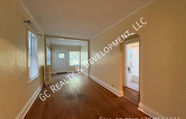 2415 HASTINGS AVE