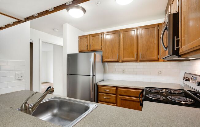 2 beds, 2 baths, 830 sqft, $2,295