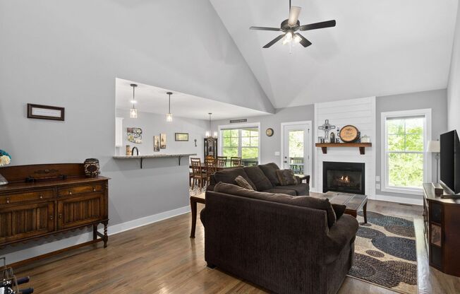 4 Bedroom Near Post With River Access For Rent!