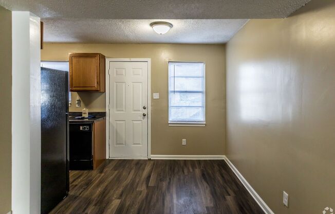 2 beds, 1.5 baths, 1,100 sqft, $1,050