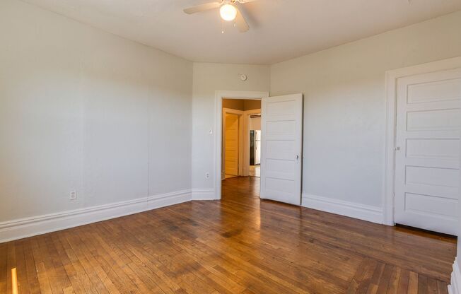 2 beds, 1 bath, $1,300, Unit Apt 2 (Top)