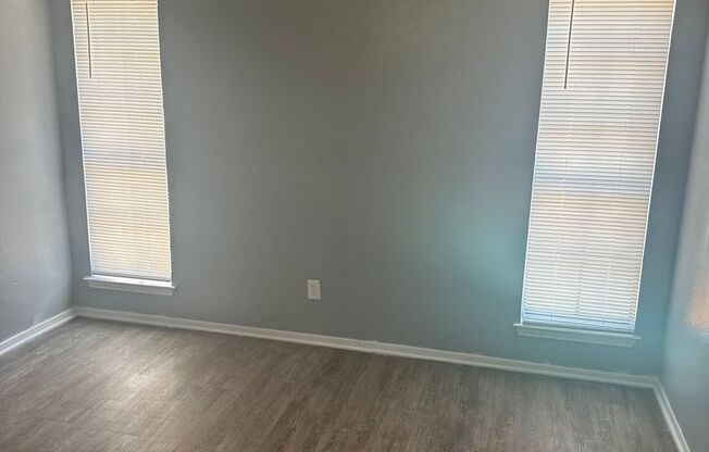 1 bed, 1 bath, 470 sqft, $745, Unit 911