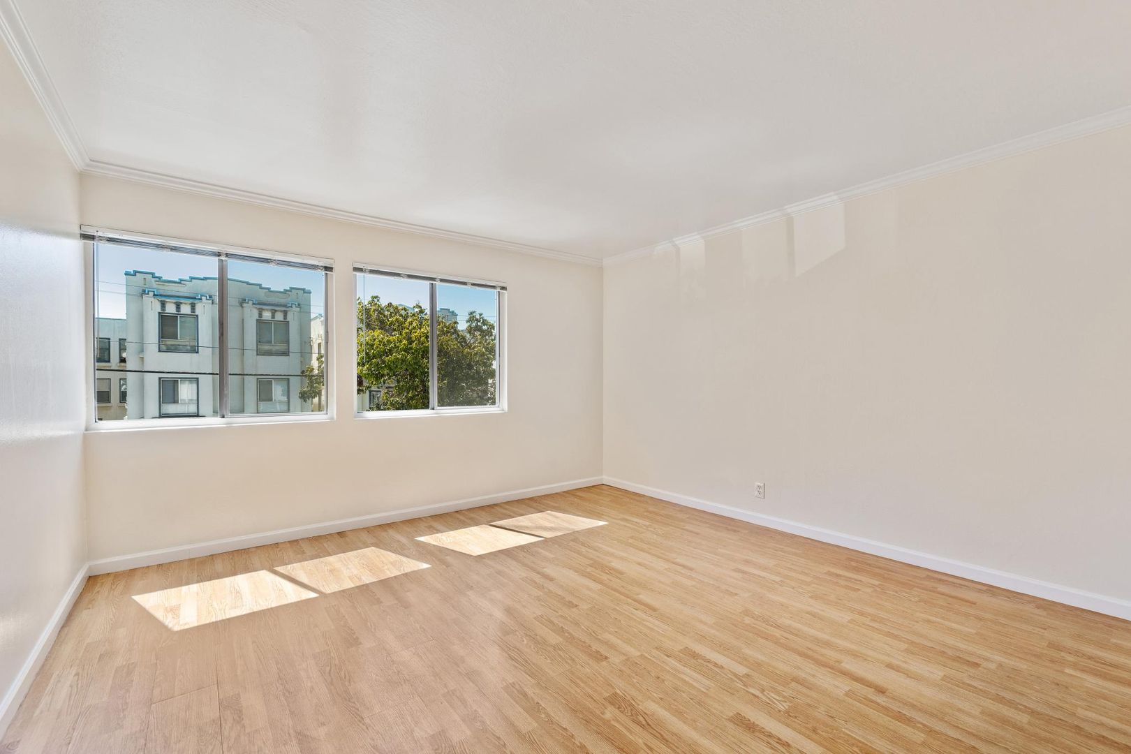 16p006 - 1435 3rd Ave