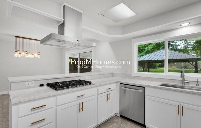 Updated 5 Bedroom Oasis in LO - Backyard of Your Dreams!