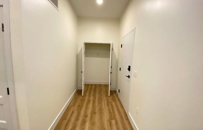 1 bed, 1 bath, 903 sqft, $2,590, Unit 255