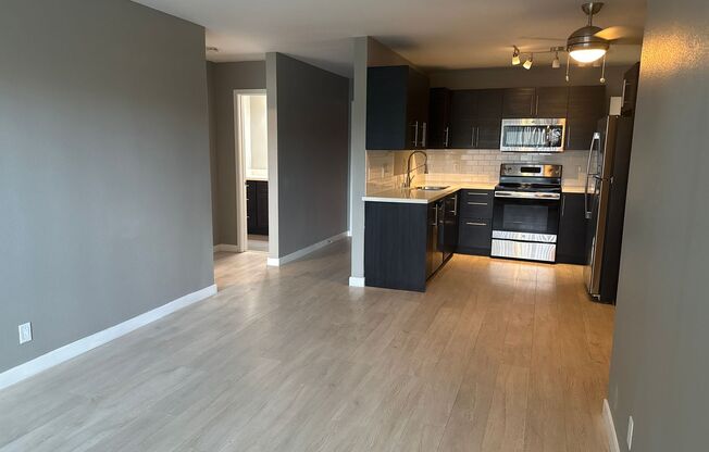 2 beds, 2 baths, $2,750, Unit 105