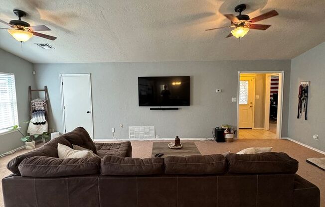 3 beds, 2 baths, $1,550